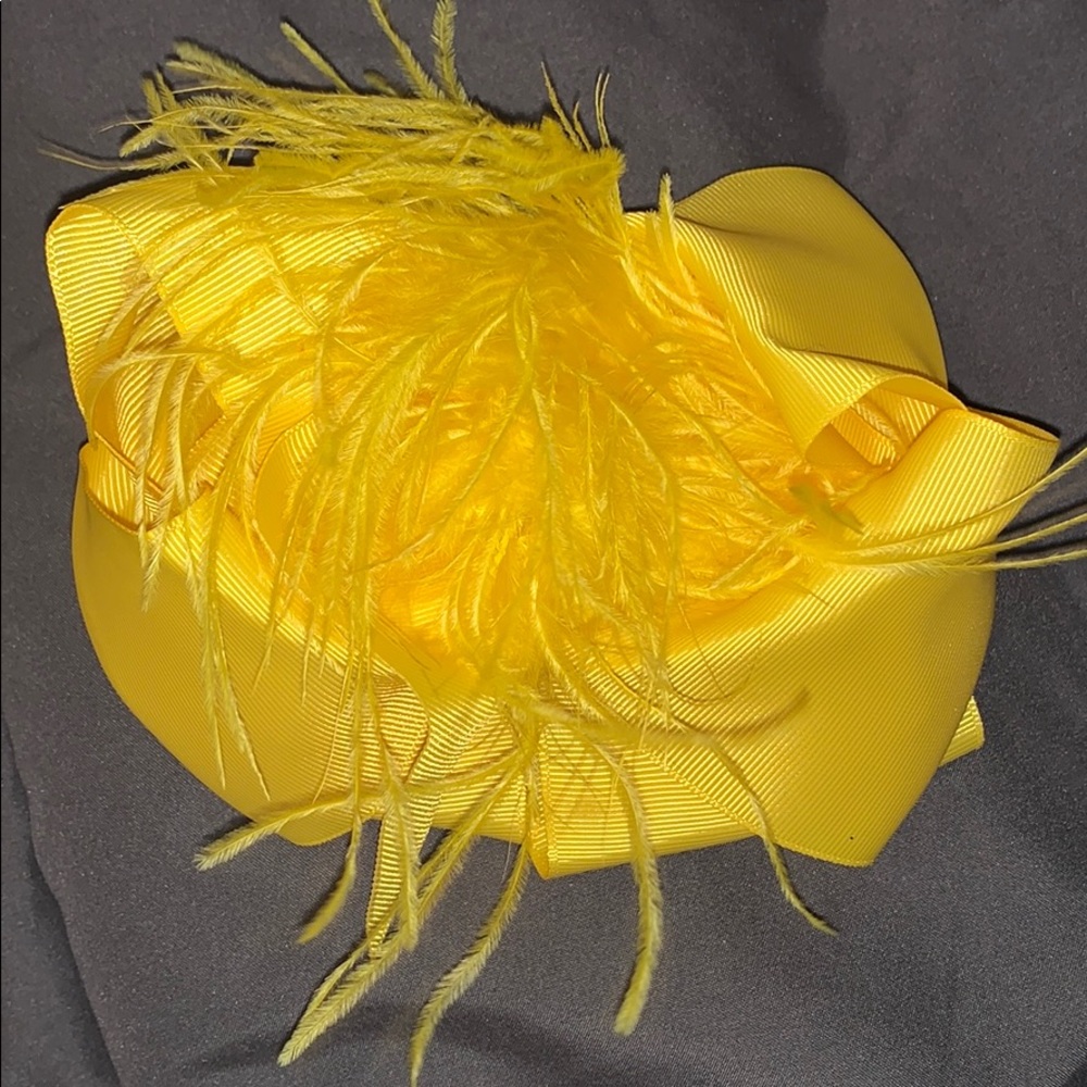 BIG YELLOW BOW W/ FEATHERS
